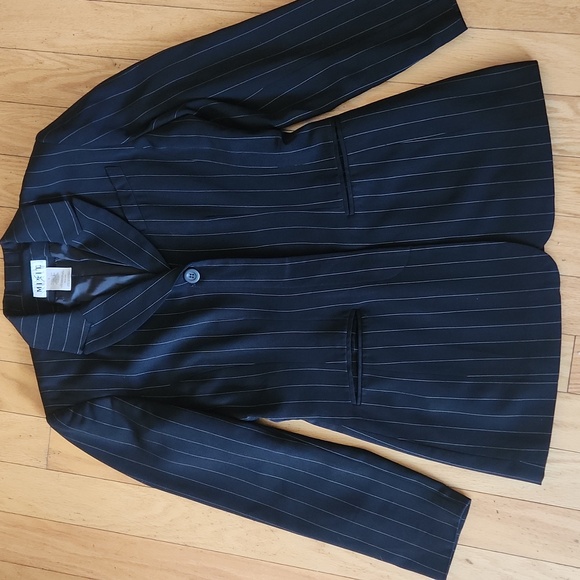 Mixit y2k vintage black with pinstripes.  size 6 /18" p2p /29"L - Picture 3 of 5